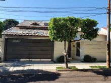 Maravilhosa casa de esquina no Autonomista