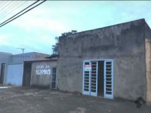 Casa com salão e fase de acabamento