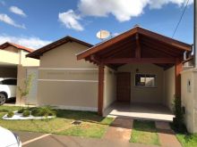 Casa em condomínio bairro Tiradentes