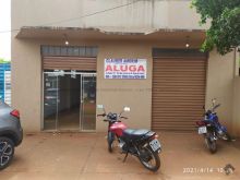 Salão comercial com uma casa