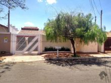 Casa térrea com muita varanda