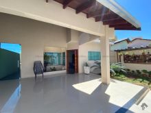 Belíssima casa com móveis planejados e piscina