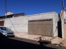 Casa com terreno grande - atrás da TV Morena