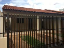 Casa em avenida com 4 quartos sendo1 na edícula