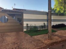 Excelente casa 4 quartos sendo 1 suíte