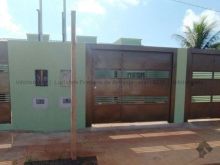 02 quartos com terreno grande na frente