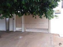 Casa com piscina para locação