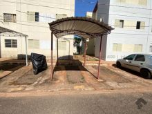 Apartamento térreo com armários