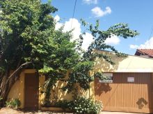 Casa com suíte e 2 quartos