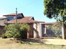 Amplo imóvel com ótima localização