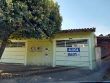 Linda casa 1 quarto com garagem