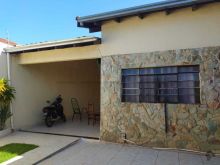 Casa grande - ótima localização com salão comercial