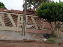 Ótima casa - excelente localização com edícula