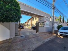 Vendo sobrado - condomínio