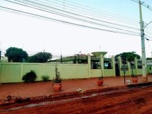 Pequena Mansão com 4 suítes + sauna e piscina