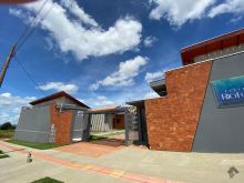 Linda nova com armários - 4 quadras do shopping Bosque dos Ipês