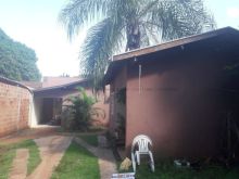 Ótimo para investir - 3 casas no terreno