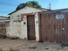 Vendo casa só considerando valor do terreno