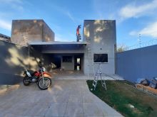 Belíssima casa com 2 suítes