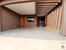 Casa com fino acabamento e área gourmet