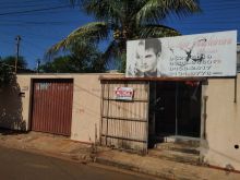 Casa térrea com sala comercial frente para rua
