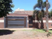 Casa espaçosa e com ótimo acabamento