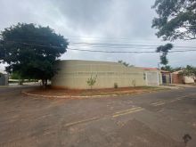 Imóvel amplo e bem localizado