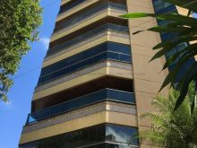 Apartamento todo reformado - um por andar