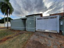 Excelente casa esquina