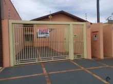 Casa ampla - bem conservada e ótima localização