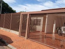 Linda com piscina e 4 quartos