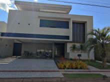 Sobrado amplo - bem localizado