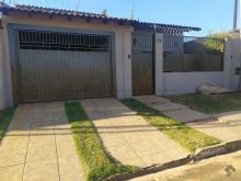 Casa ampla - bem conservada com área gourmet