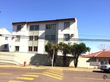 Lindo com armários - ar condicionado e persianas