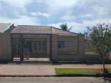 Casa térrea espaçosa e bem localizada