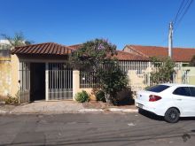 Casa em rua tranquila