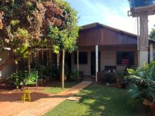 Imóvel bem conservado com salão