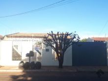 Ótima casa com suíte e 2 quartos com IPTU incluso