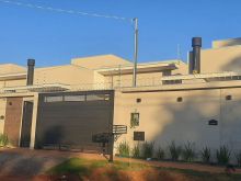 Belíssima casa com armários