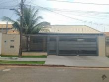 Imóvel espetacular com terreno amplo