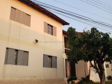 Com 03 quartos bairro Monte Castelo