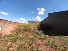 Terreno próximo ao asfalto no Bosque das Araras