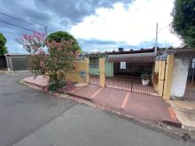 Esquina a duas quadras da avenida Mato Grosso