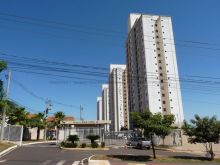 Apto com 2 dormitórios no Parque Rita Vieira