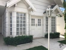 Sala para médicos em clínica em funcionamento