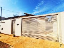 Casa com porteira fechada - mobiliada