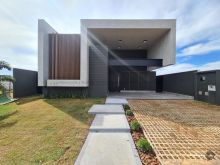 Excelente casa térrea com 3 suítes e piscina