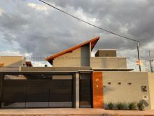 Luxuosa casa recém construída