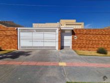 Casa térrea com quintal amplo e ótima área gourmet