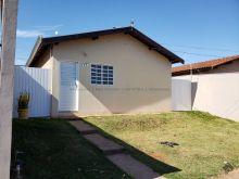 Com suíte e um quarto beleza de casa